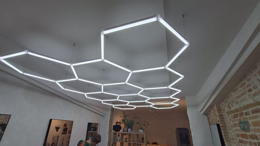 Aplica LED Hexagon HoneyComb, 14 Hexagoane, garaj atelier barbershop 3389x2444