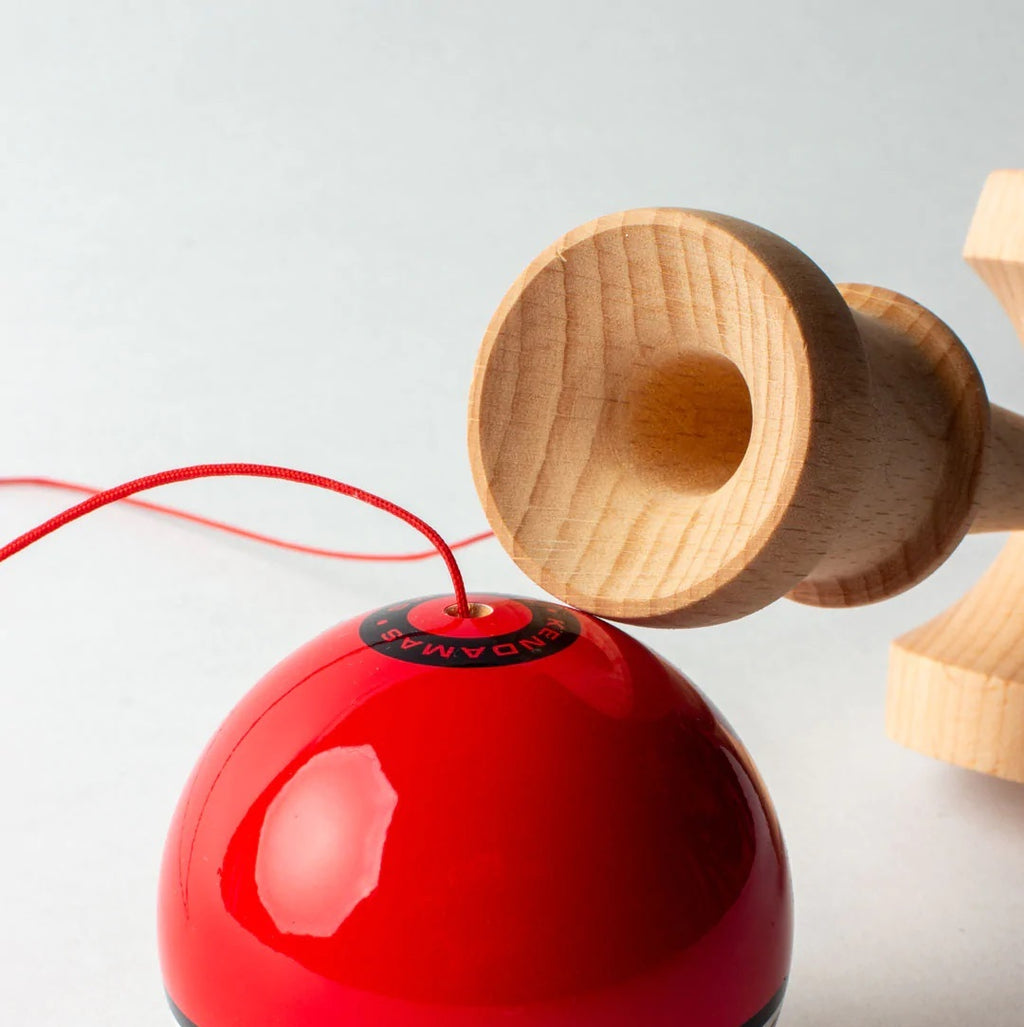 Kendama Starter Sweets, formă nouă Amped, ROSU