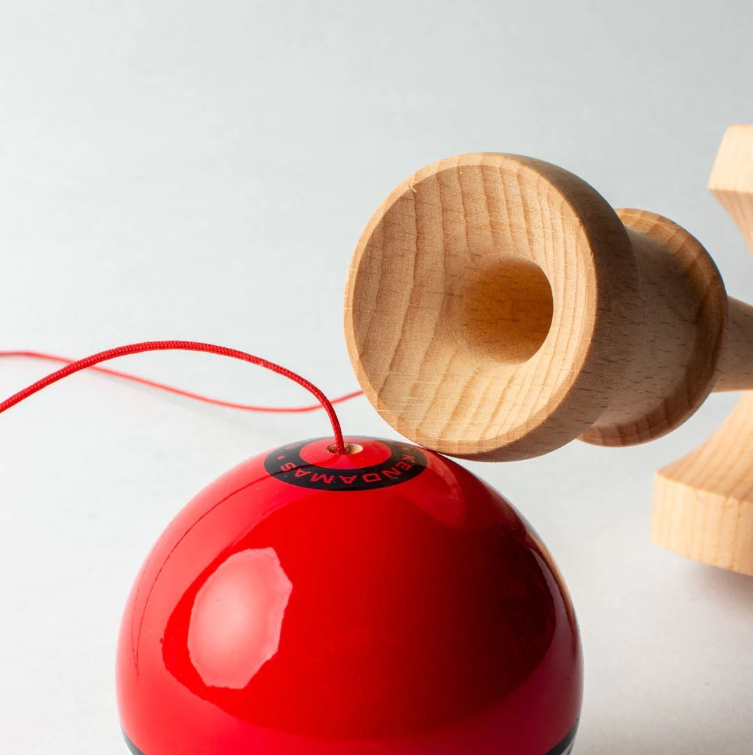 Kendama Starter Sweets, formă nouă Amped, ROSU