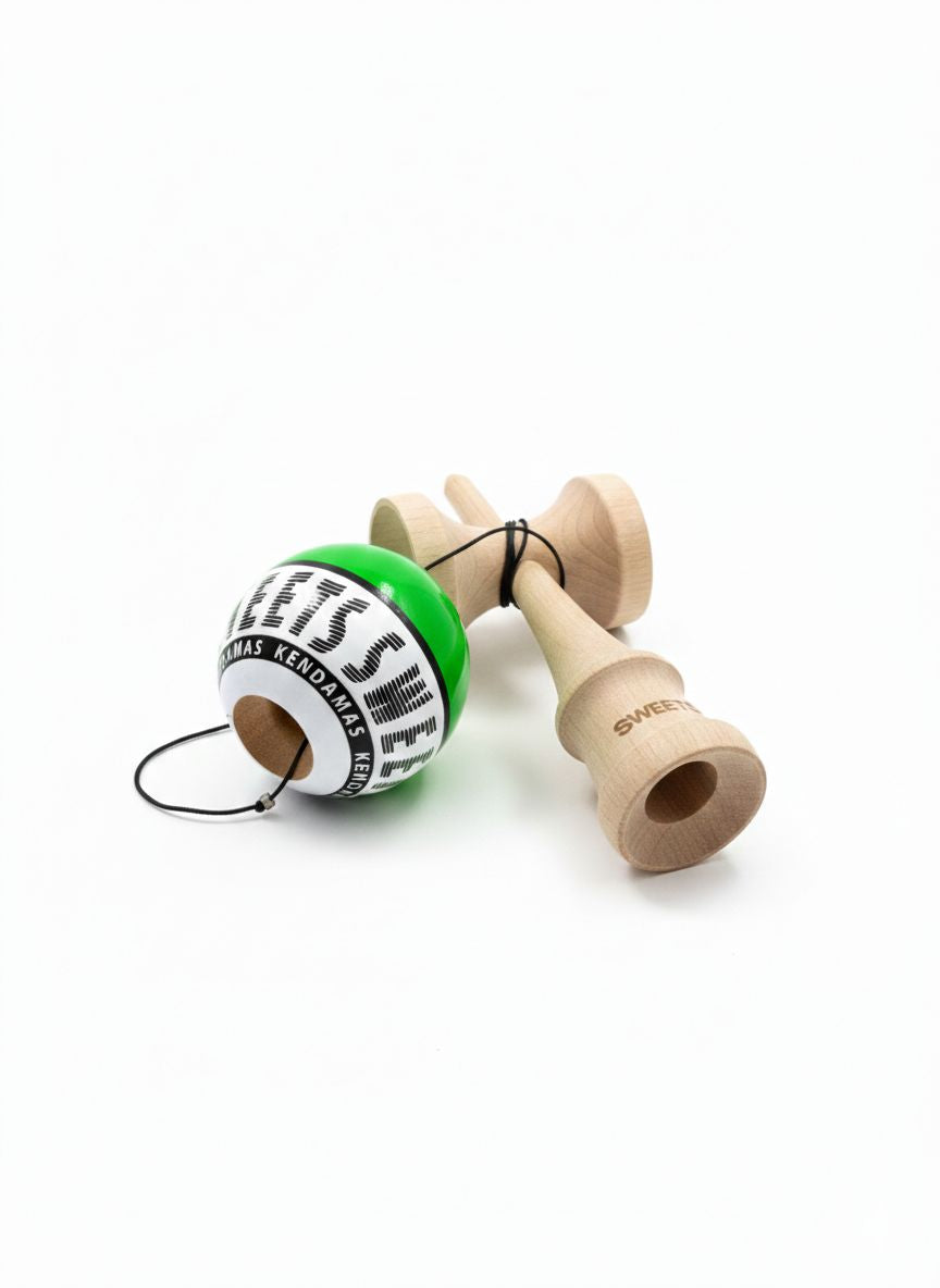 Kendama Starter Sweets, formă nouă Amped, rulment si ata de rezerva VERDE