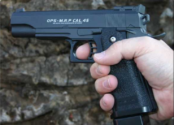 Pistol de jucarie cu aer comprimat c9 + 200 bile, Metal, Negru,